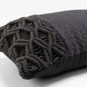 AL MANO ΔΙΑΚΟΣΜΗΤΙΚΟ ΜΑΞΙΛΑΡΙ 45x45x5cm ΒΑΜΒΑΚΙ ΜΑΥΡΟ POLYESTER