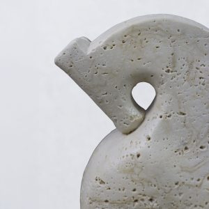 ARCHON II ΔΙΑΚΟΣΜΗΤΙΚΟ ΑΛΟΓΟ 17x7.5x22cm RESIN ΜΠΕΖ